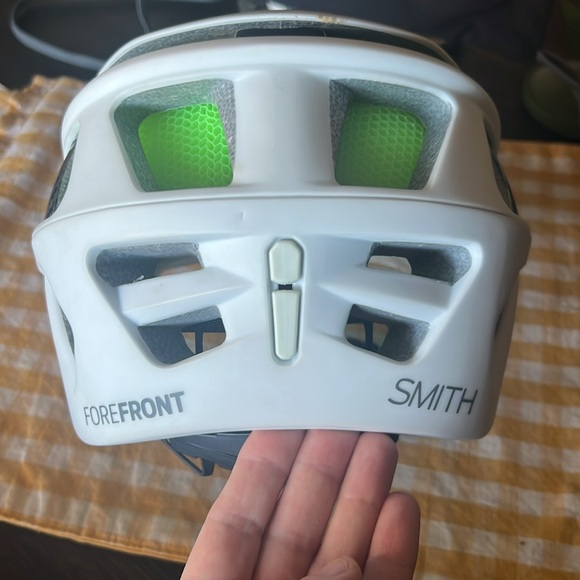 Smith Forefront trail helmet size M. Worn a few times in great condition.💚🩶🤍 - Picture 3 of 12